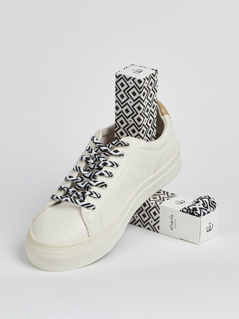 Zapatillas con cordones estampados con patrones geométricos blanco y negro