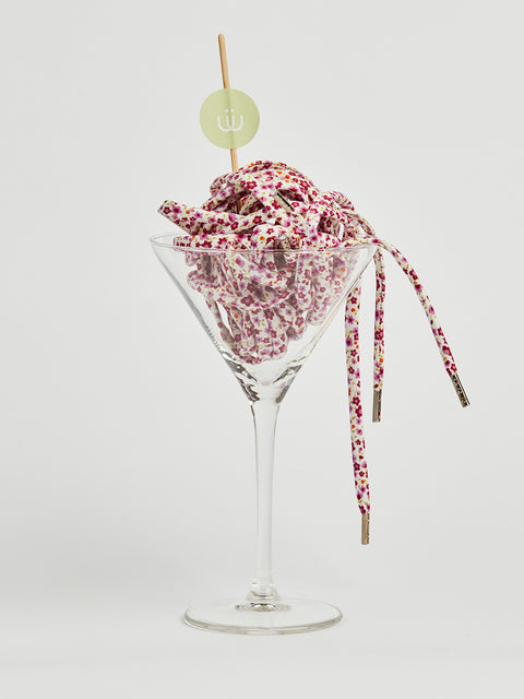 Cordones blancos estampados con flores rojas y rosas