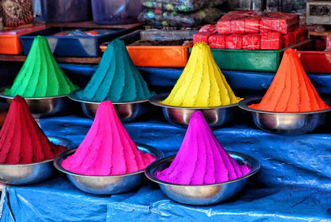 Polvos de color para celebrar el festival holi en la india