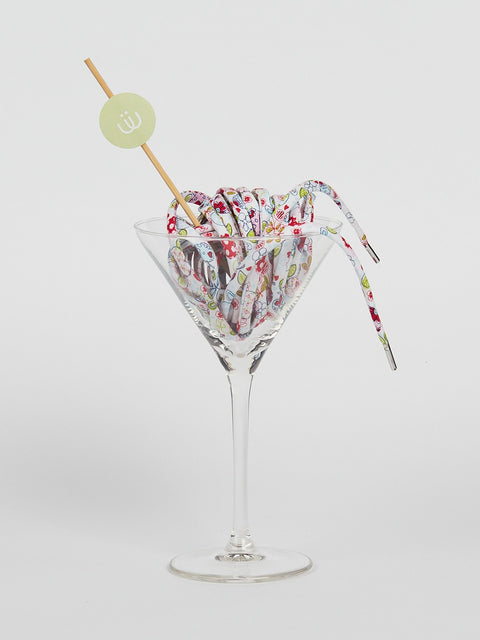 Cordón con estampado de fantasía floral metido en una copa